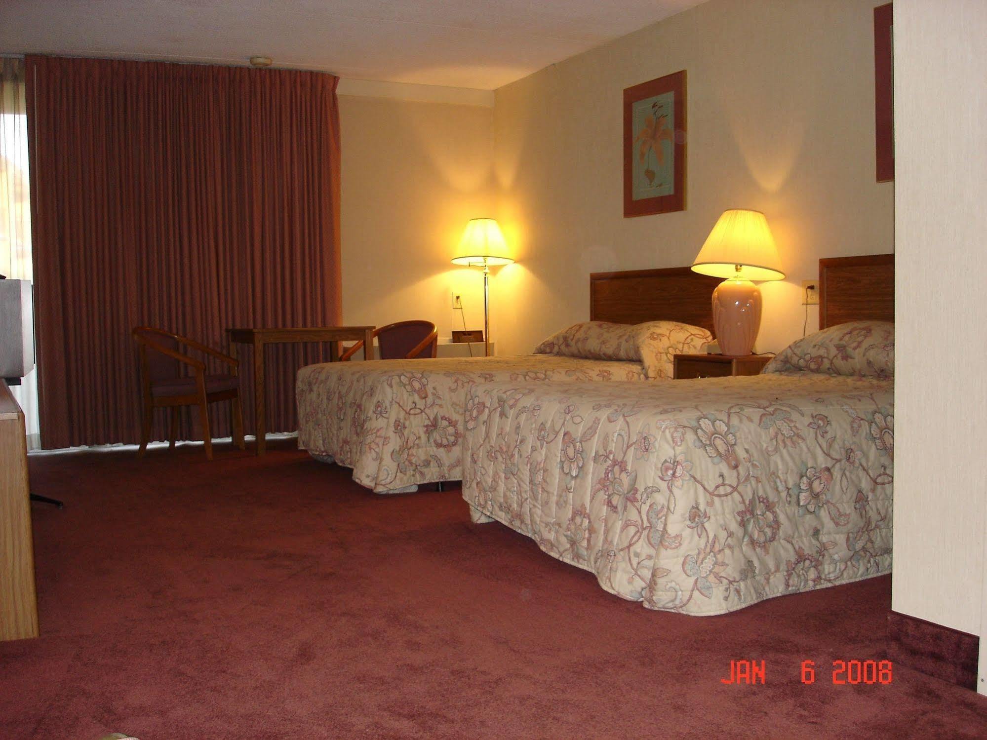Bravo Inn Greensboro Jamestown Exteriör bild